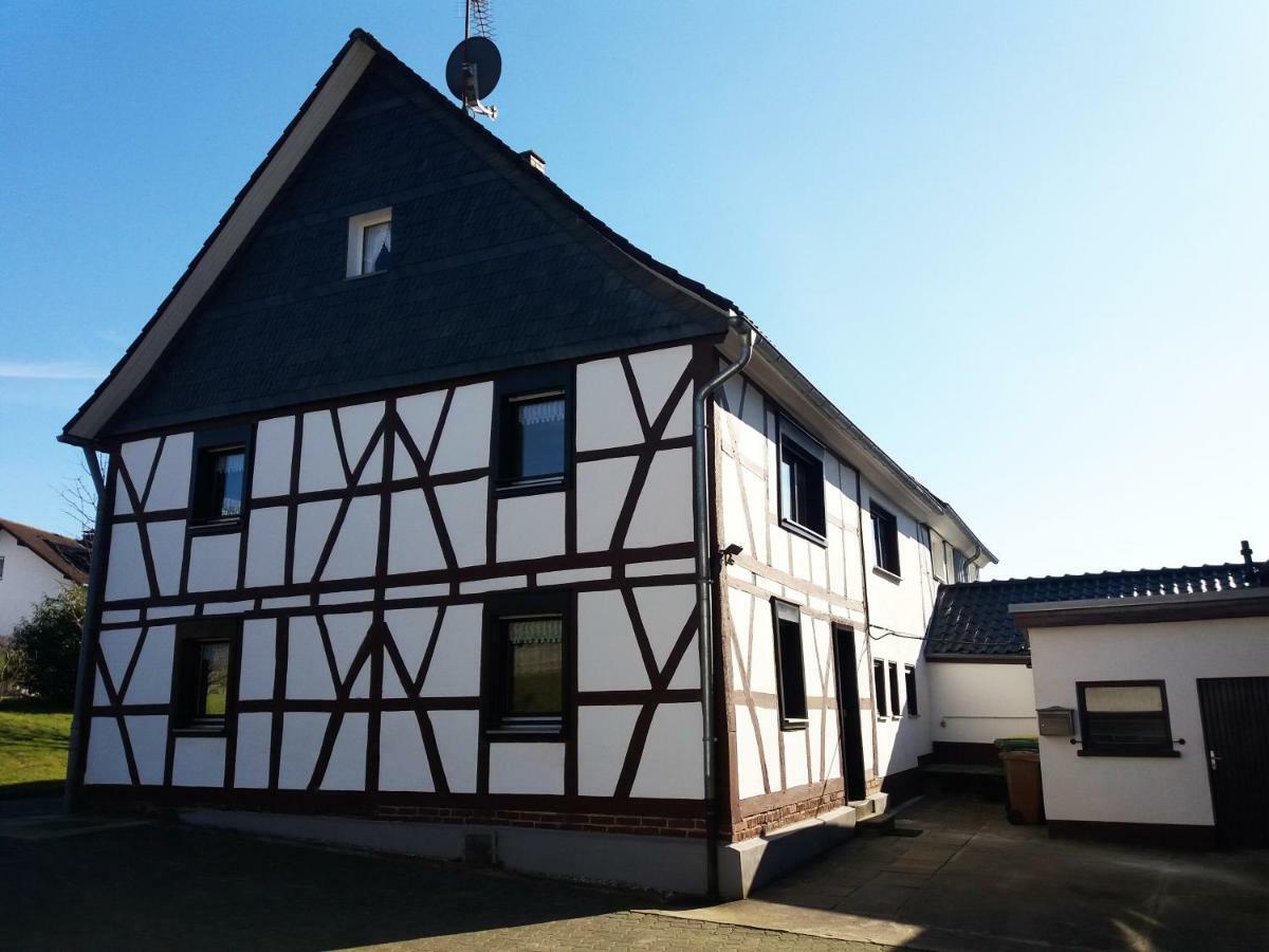 Neunkirchen  Graefrath Gaestehaus Neunkirchen-Seelscheid מראה חיצוני תמונה